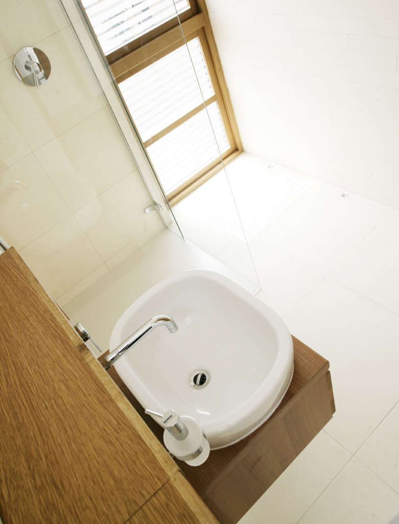 sara colledge - interior design - ramsbury project - bathroom 2